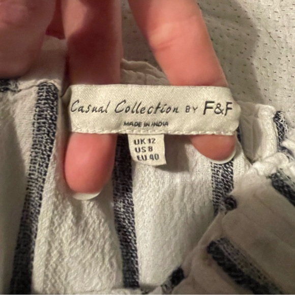 Boutique Embroidered Sleeve Top, size 8 - Picture 3 of 3